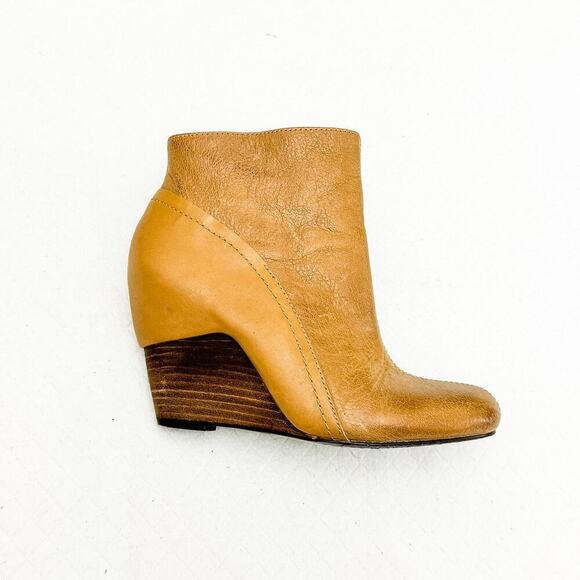 Vince Camuto Hillarie Wedge Heeled Leather Boot Round Toe Tan Size 6.5 - Picture 2 of 5